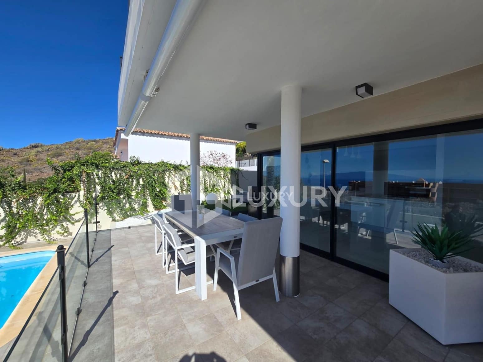 3 bedroom Villa for sale in Adeje with pool garage - € 1,480,000 (Ref: 9867731)