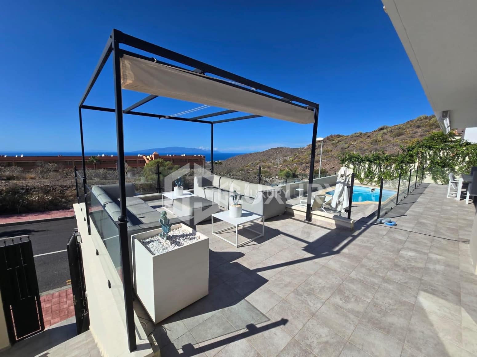 3 bedroom Villa for sale in Adeje with pool garage - € 1,480,000 (Ref: 9867731)