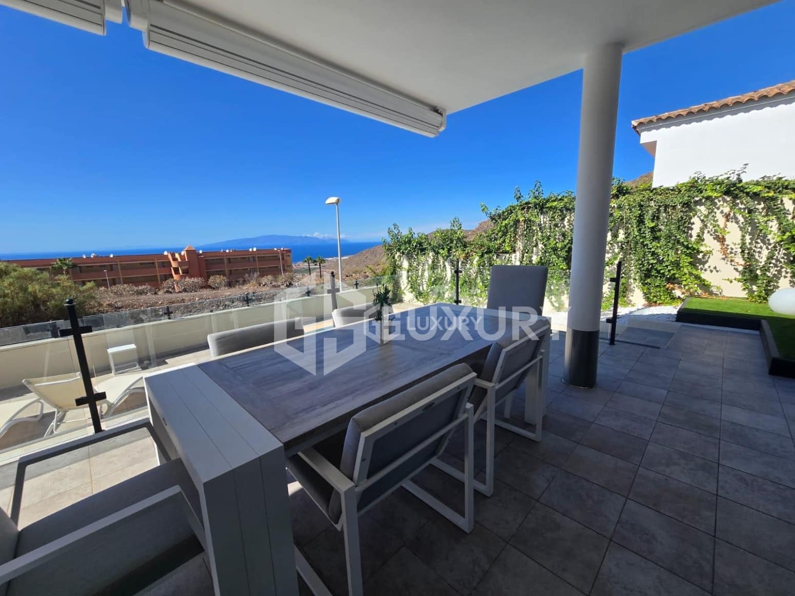 3 bedroom Villa for sale in Adeje with pool garage - € 1,480,000 (Ref: 9867731)