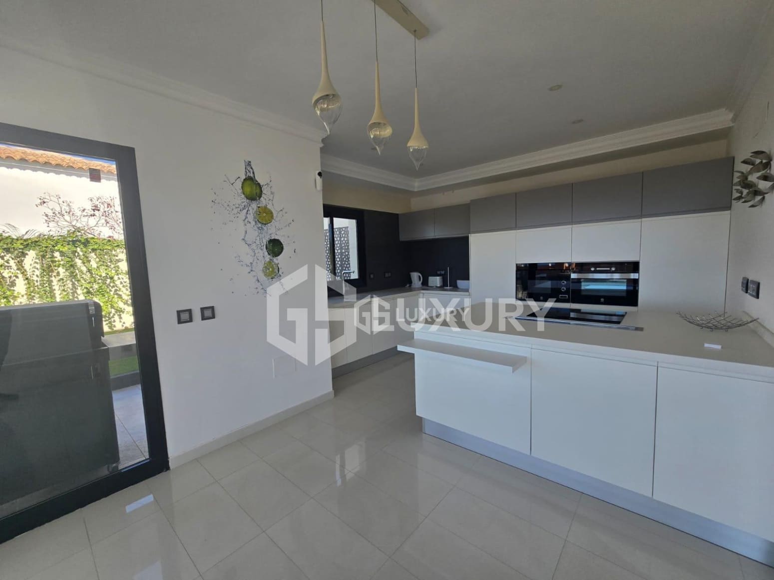 3 bedroom Villa for sale in Adeje with pool garage - € 1,480,000 (Ref: 9867731)