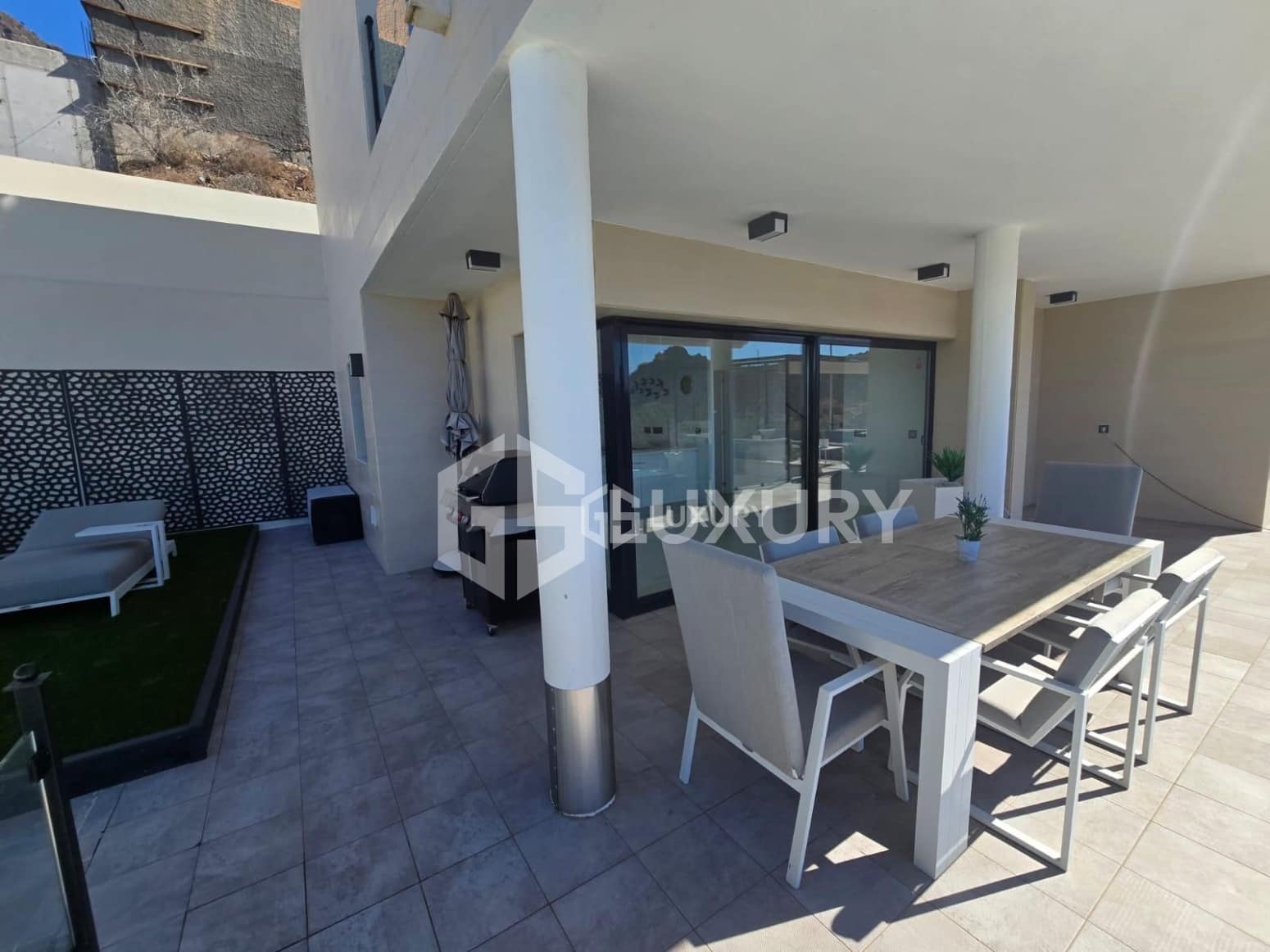 3 bedroom Villa for sale in Adeje with pool garage - € 1,480,000 (Ref: 9867731)