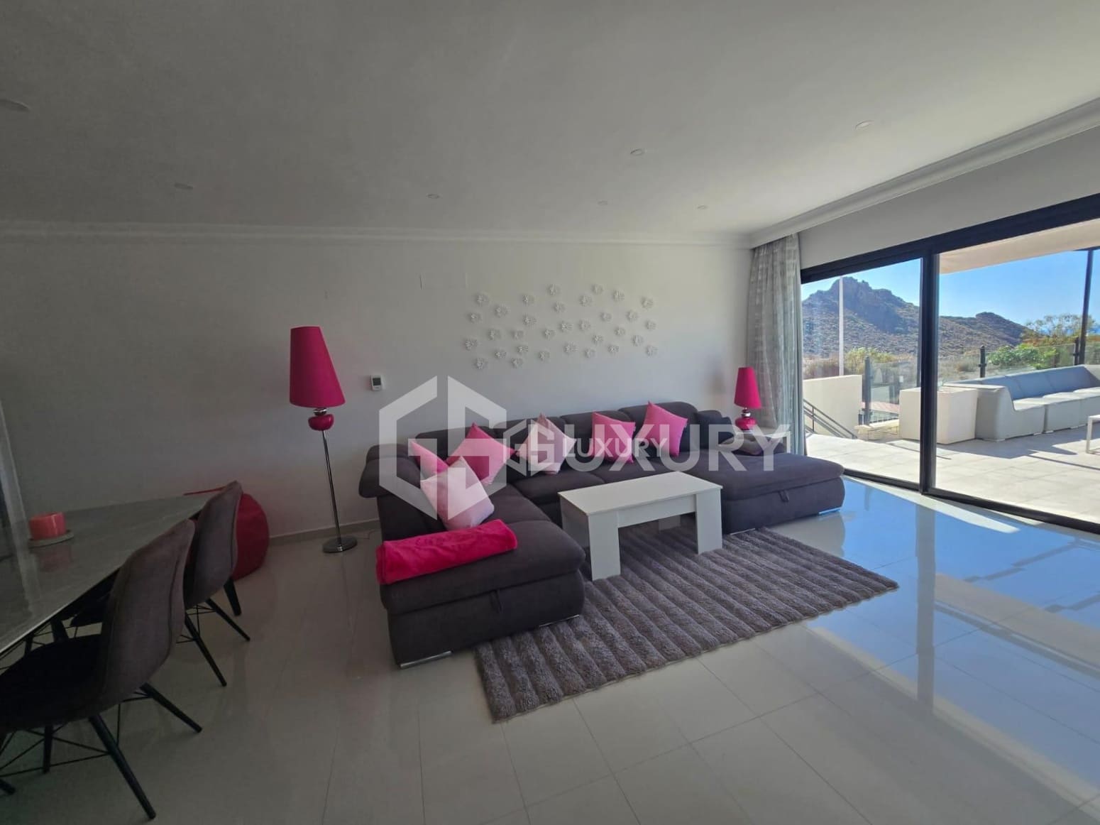 3 bedroom Villa for sale in Adeje with pool garage - € 1,480,000 (Ref: 9867731)