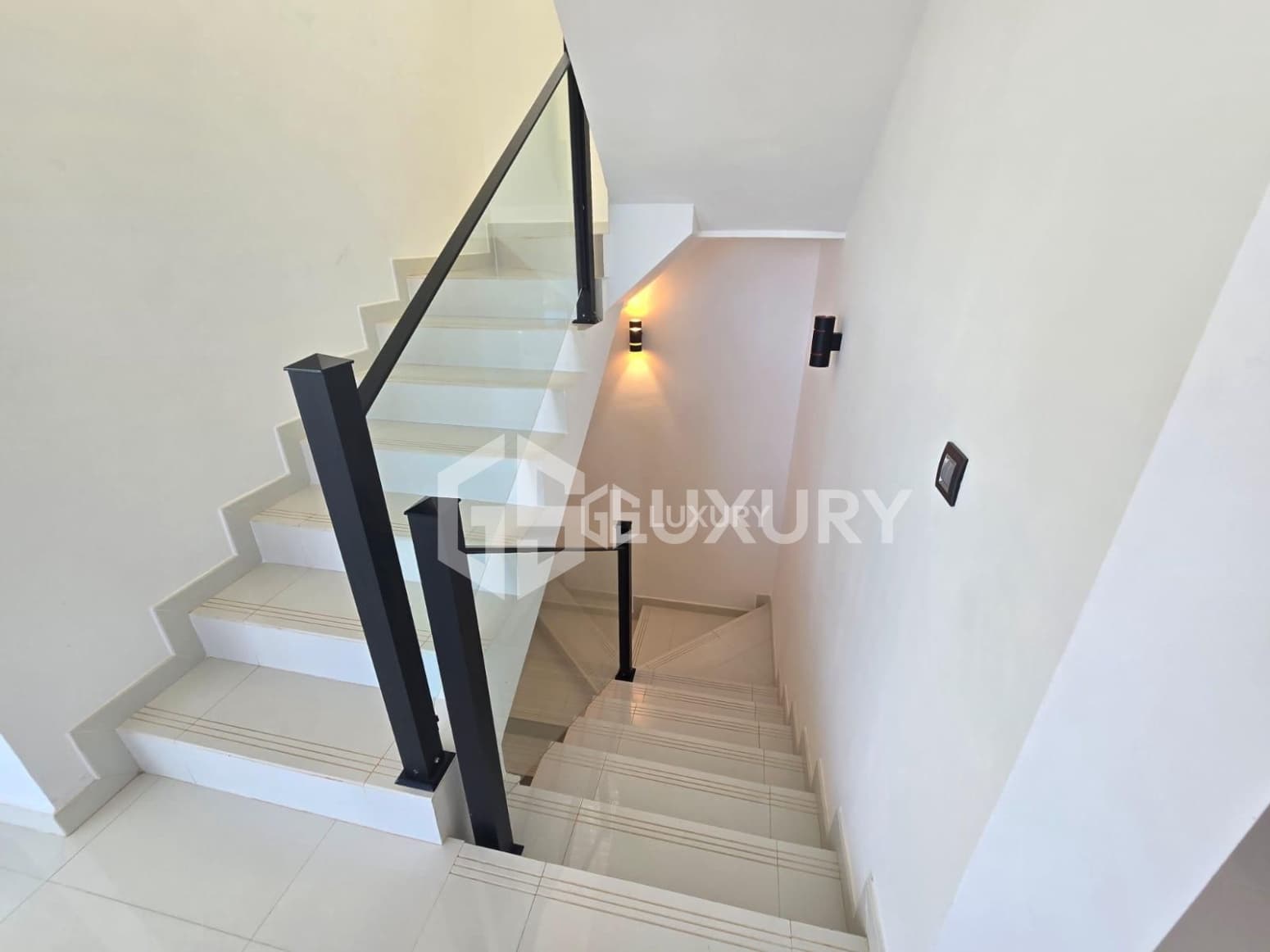 3 bedroom Villa for sale in Adeje with pool garage - € 1,480,000 (Ref: 9867731)