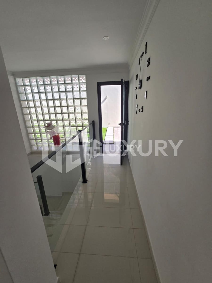 3 bedroom Villa for sale in Adeje with pool garage - € 1,480,000 (Ref: 9867731)