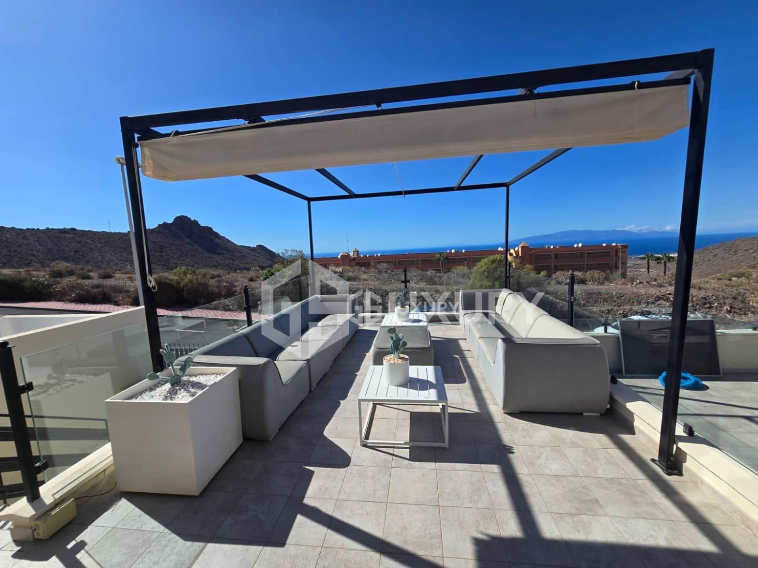 3 bedroom Villa for sale in Adeje with pool garage - € 1,480,000 (Ref: 9867731)