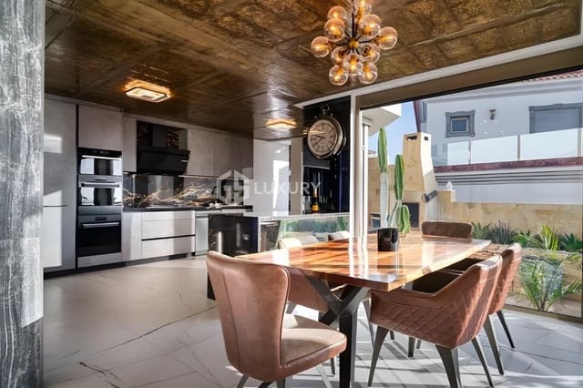 4 quarto Moradia para venda em San Eugenio Alto, Adeje com garagem - 5 500 000 € (Ref: 9867732)