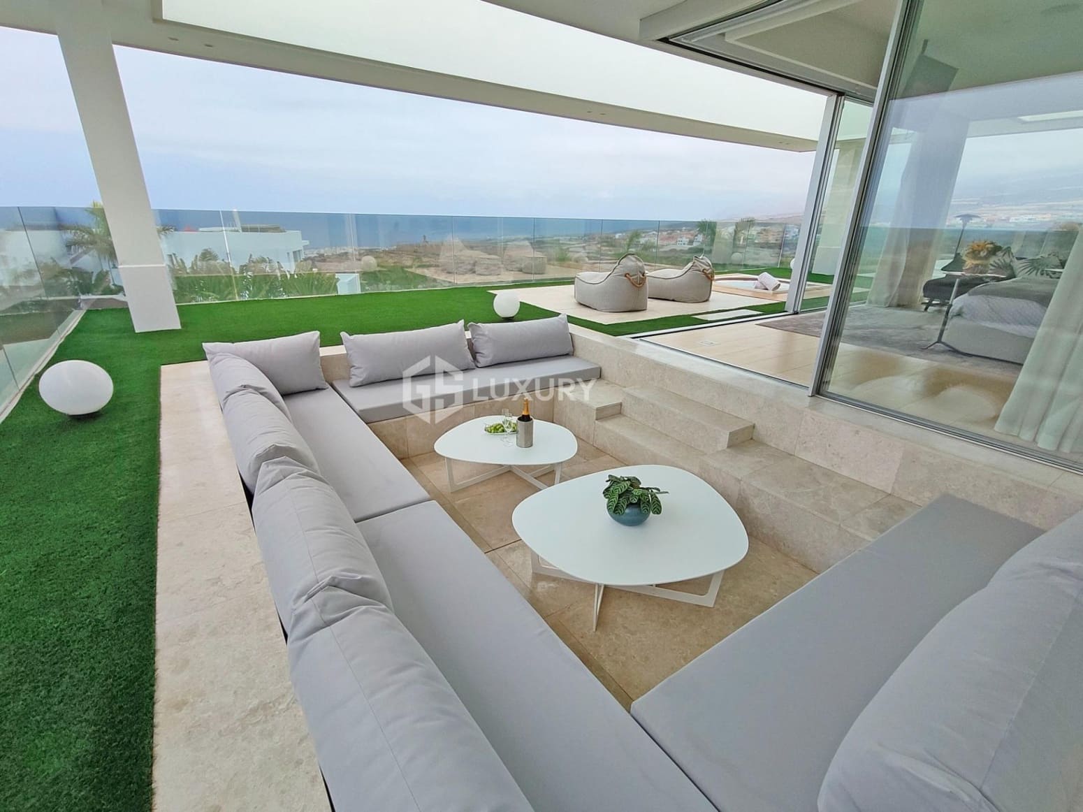 6 bedroom Villa for sale in Guia de Isora with garage - € 8,500,000 (Ref: 9867733)