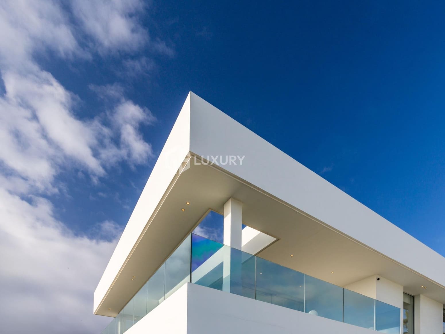 6 bedroom Villa for sale in Guia de Isora with garage - € 8,500,000 (Ref: 9867733)
