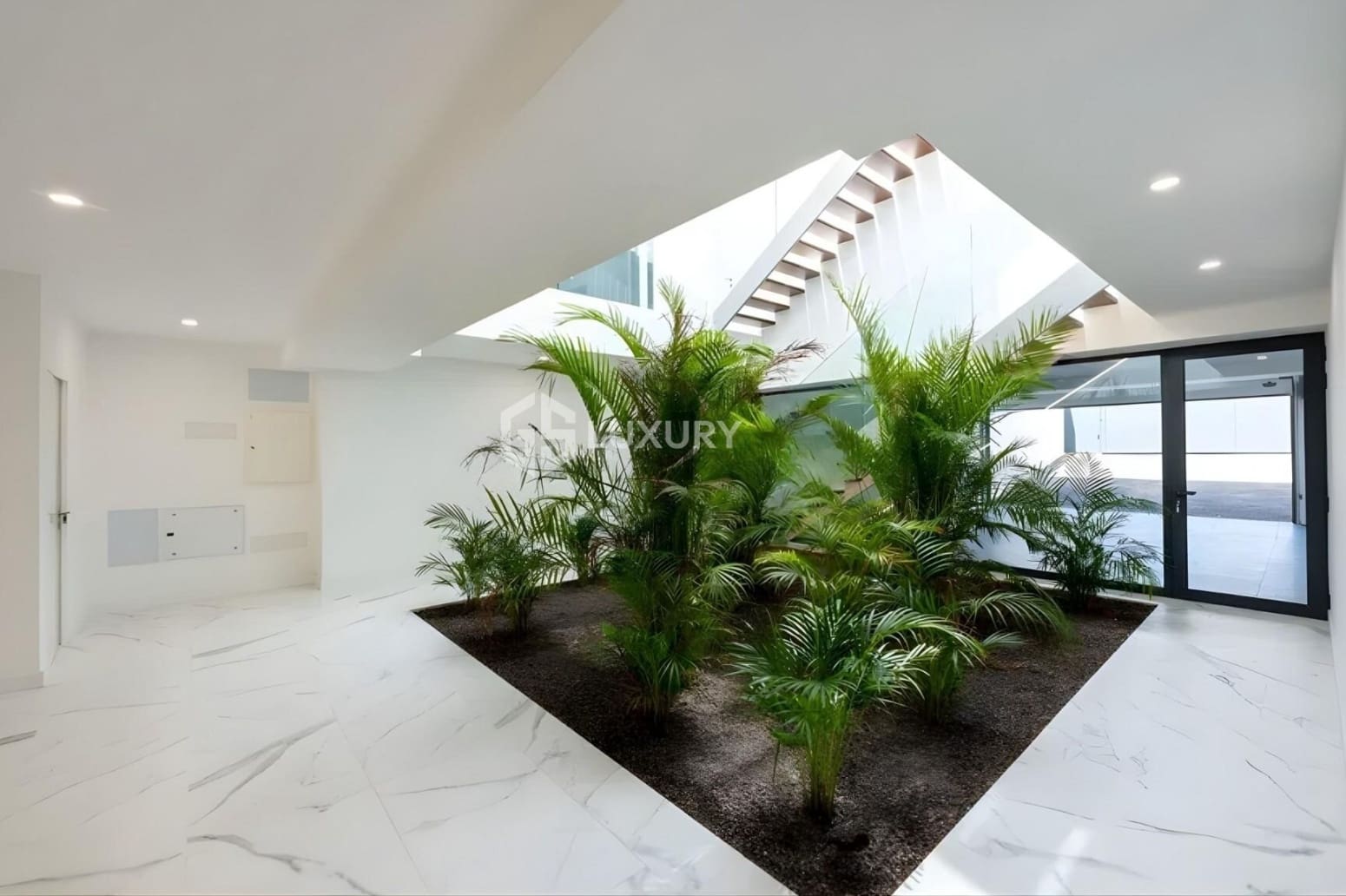 3 bedroom Villa for sale in Adeje with garage - € 3,500,000 (Ref: 9867734)