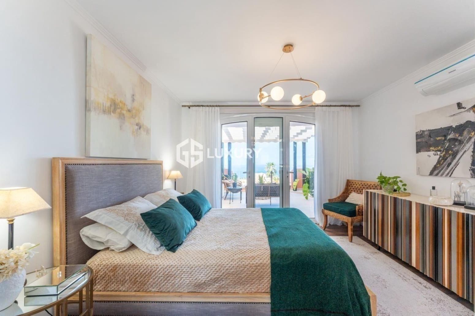 4 bedroom Villa for sale in Adeje with garage - € 1,750,000 (Ref: 9867735)