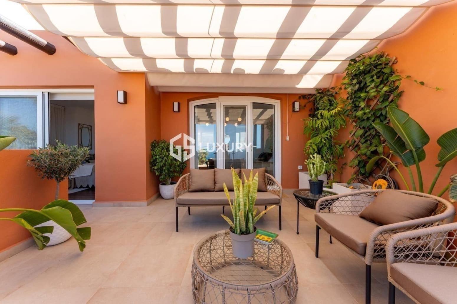 4 bedroom Villa for sale in Adeje with garage - € 1,750,000 (Ref: 9867735)