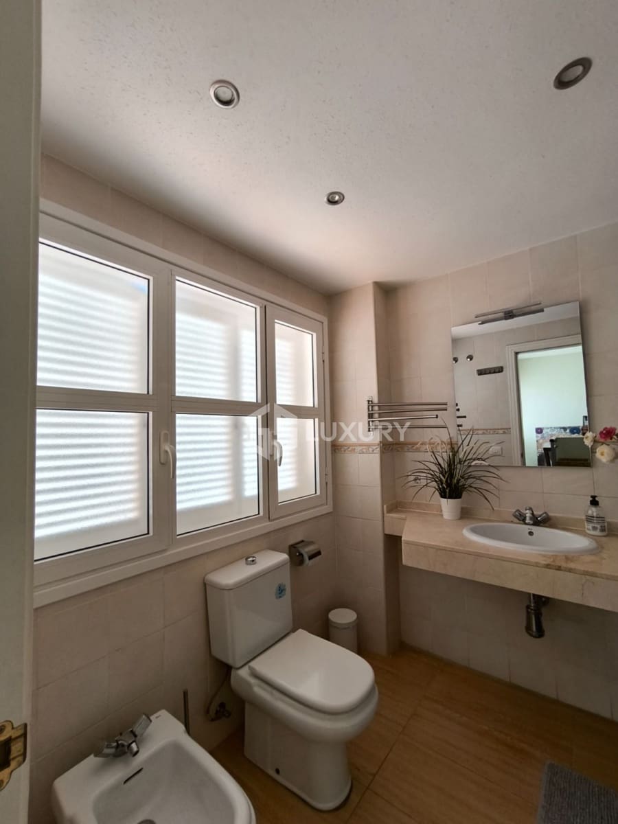 3 bedroom Villa for sale in Adeje with pool garage - € 820,000 (Ref: 9867909)