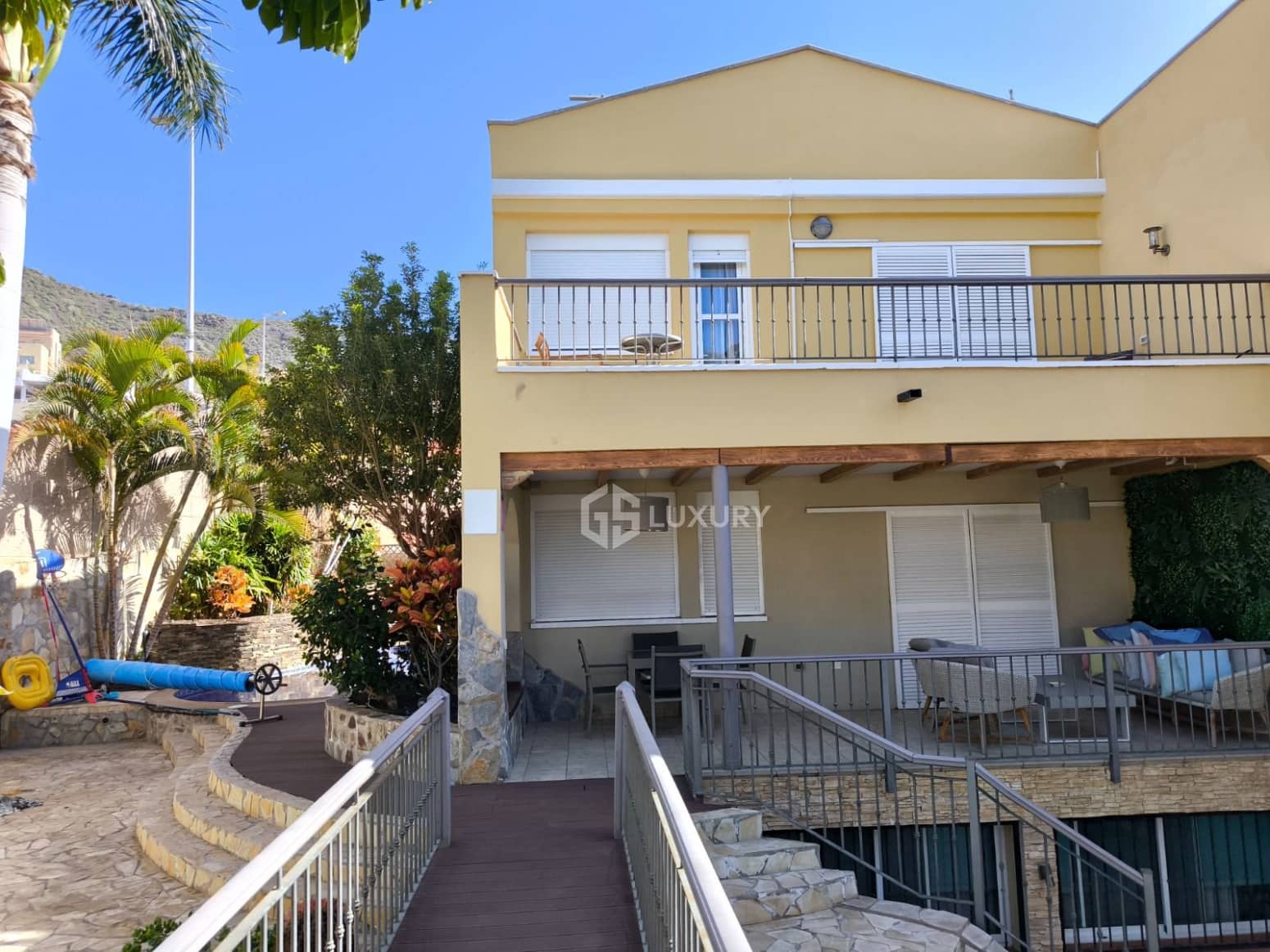 3 bedroom Villa for sale in Adeje with pool garage - € 820,000 (Ref: 9867909)