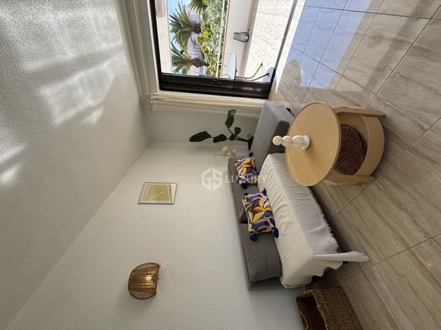 2 slaapkamer Villa te huur in San Eugenio Bajo, Adeje met zwembad - € 2.500 (Ref: 9889491)