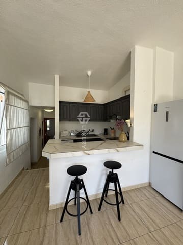 Chalet de 2 habitaciones en San Eugenio Bajo, Adeje en alquiler con piscina - 2.500 € (Ref: 9889491)