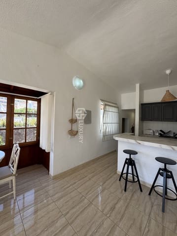 Chalet de 2 habitaciones en San Eugenio Bajo, Adeje en alquiler con piscina - 2.500 € (Ref: 9889491)