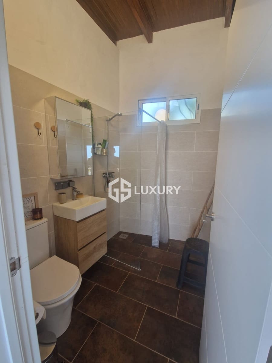 8 Zimmer Villa zu verkaufen in Guia de Isora mit Pool Garage - 960.000 € (Ref: 9893156)