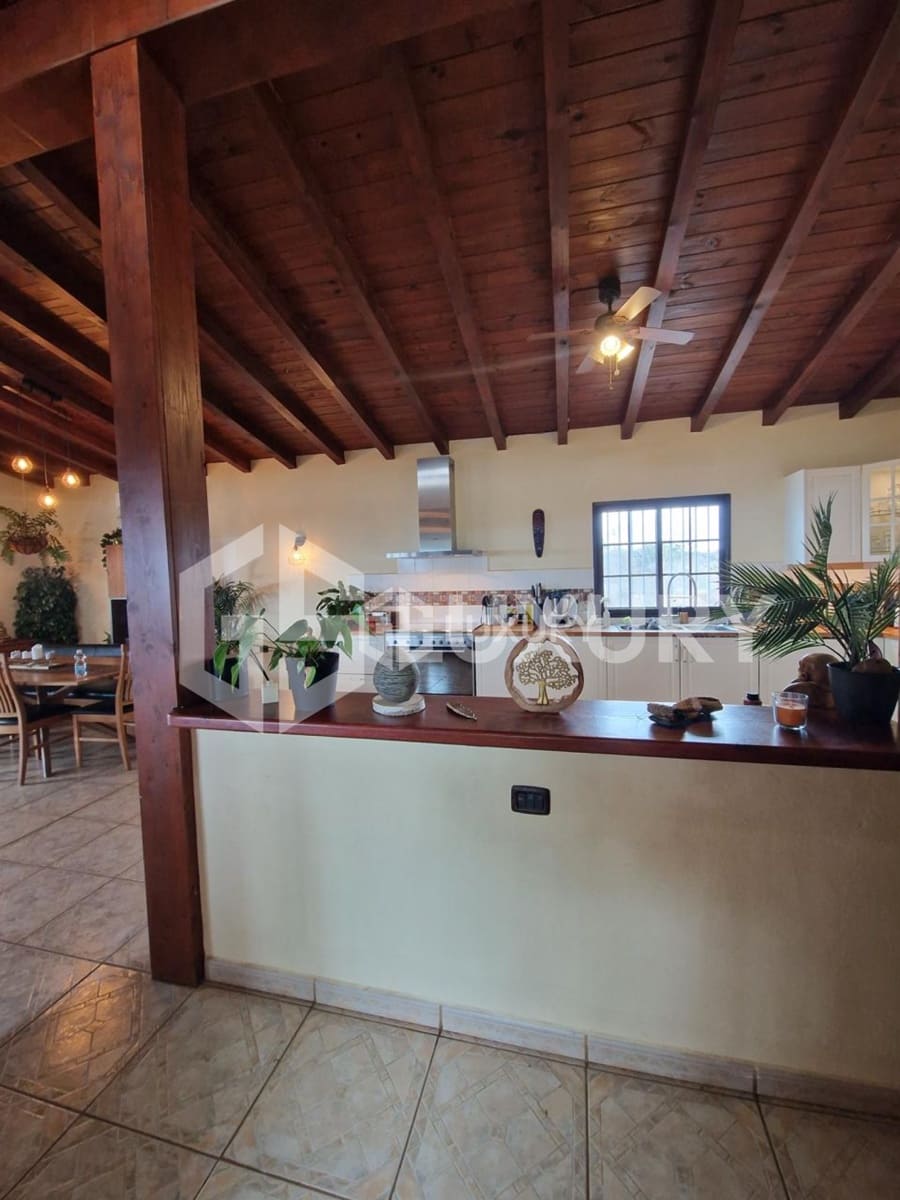 8 Zimmer Villa zu verkaufen in Guia de Isora mit Pool Garage - 960.000 € (Ref: 9893156)