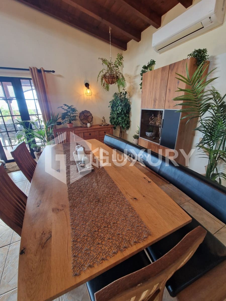 8 Zimmer Villa zu verkaufen in Guia de Isora mit Pool Garage - 960.000 € (Ref: 9893156)
