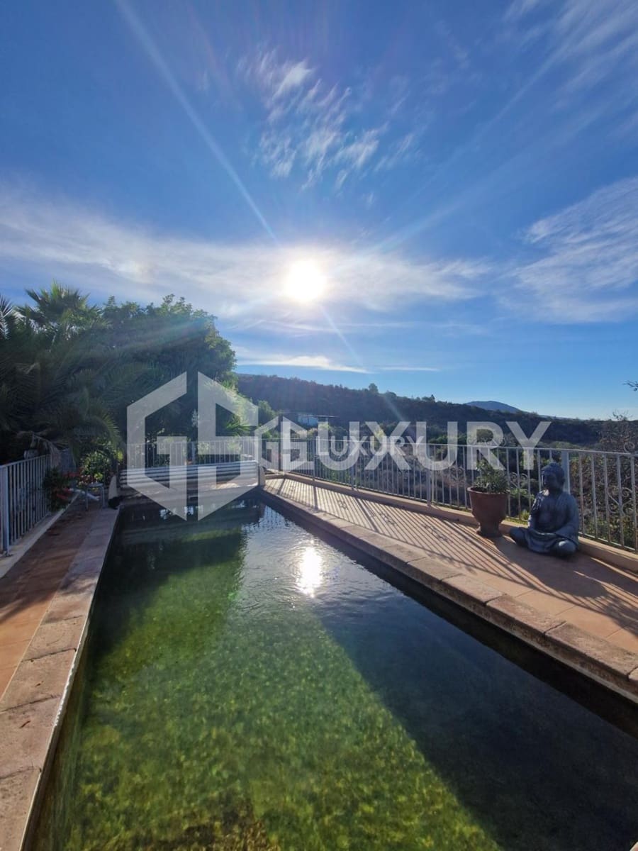 8 Zimmer Villa zu verkaufen in Guia de Isora mit Pool Garage - 960.000 € (Ref: 9893156)