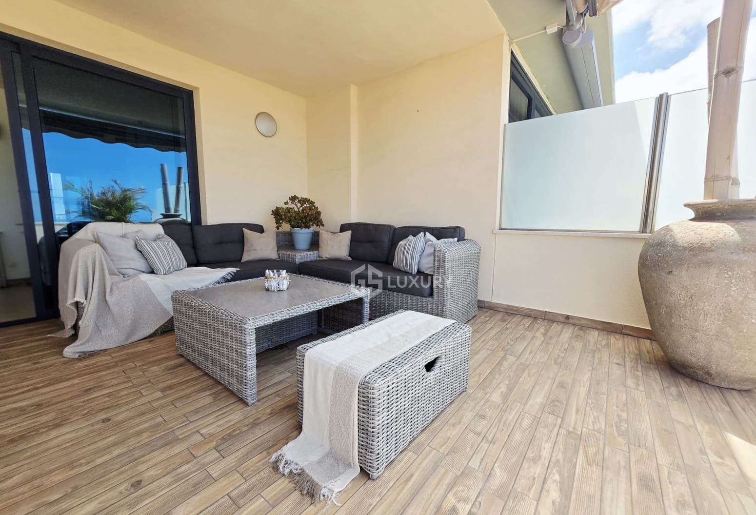2 Zimmer Wohnung zu verkaufen in Guia de Isora mit Pool Garage - 670.000 € (Ref: 9905292)