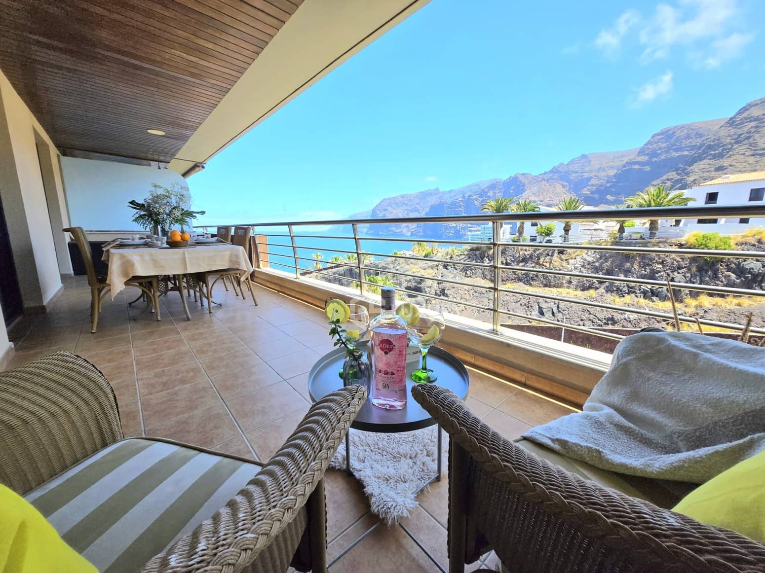 2 Zimmer Wohnung zu verkaufen in Guia de Isora mit Pool Garage - 670.000 € (Ref: 9905292)