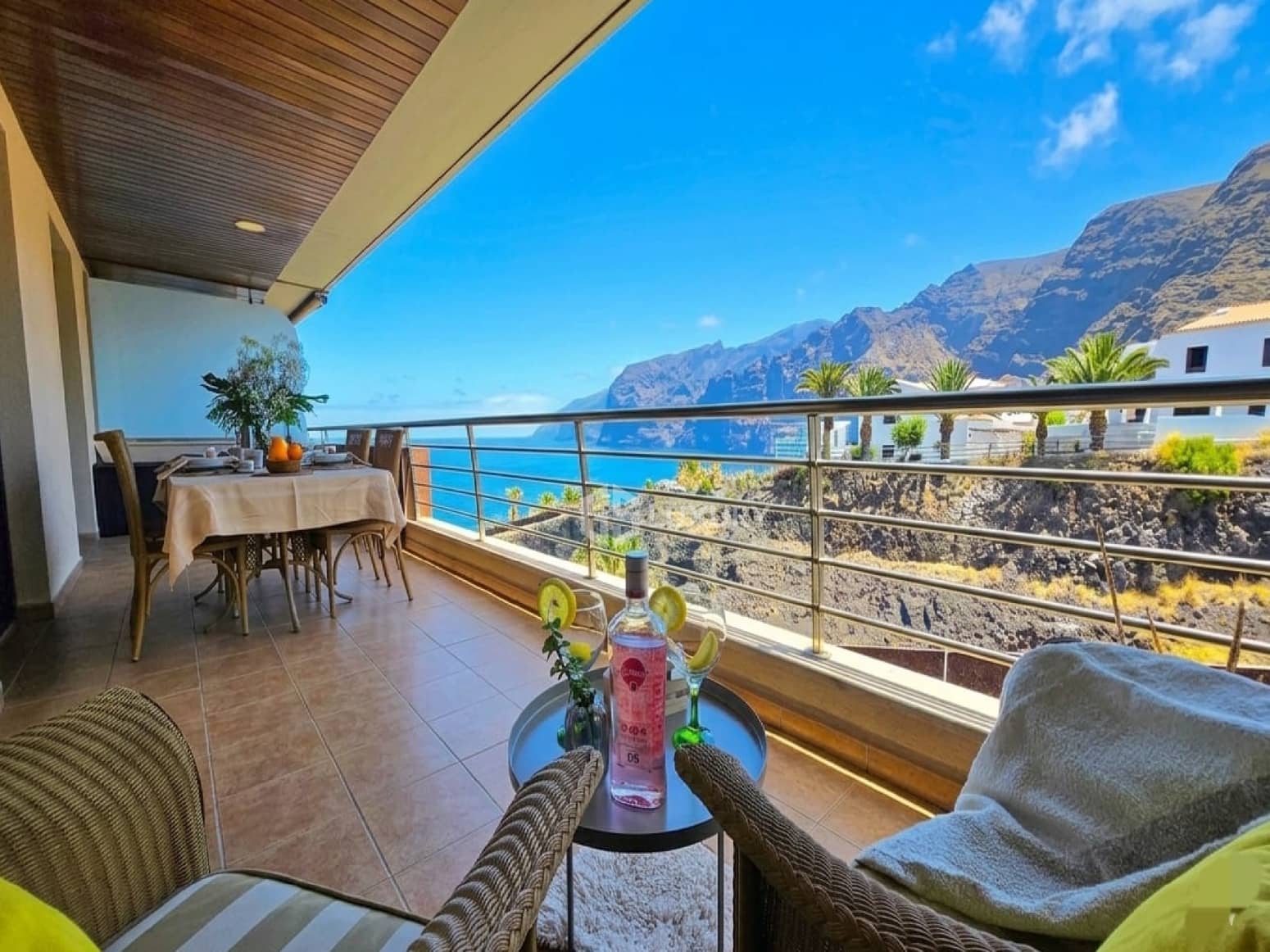 2 Zimmer Wohnung zu verkaufen in Guia de Isora mit Pool Garage - 670.000 € (Ref: 9905292)