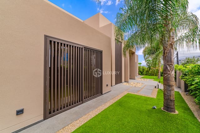 4 soveværelse Villa til salg i Puerto de la Cruz med garage - € 2.400.000 (Ref: 9909007)