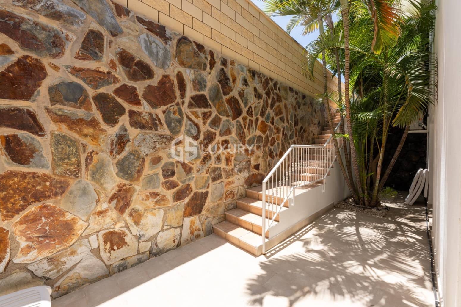 6 slaapkamer Villa te koop in Santiago del Teide met garage - € 1.195.000 (Ref: 9909683)