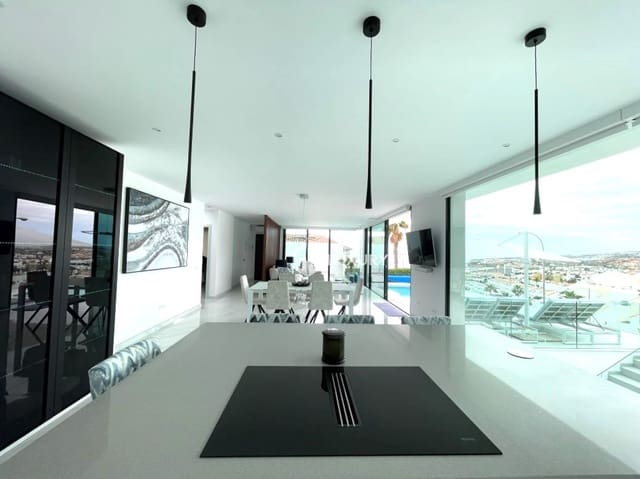 3 sovrum Villa till salu i San Eugenio Alto, Adeje med pool garage - 1 795 000 € (Ref: 9909687)