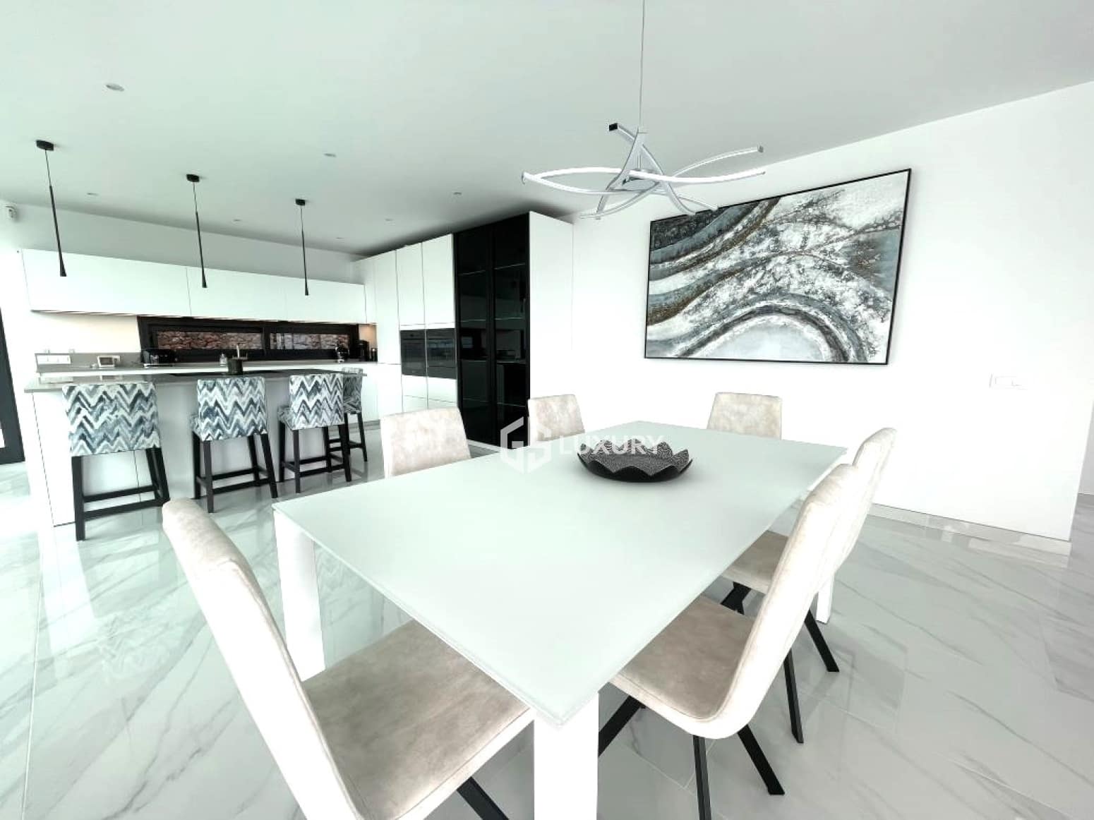 3 sovrum Villa till salu i Adeje med pool garage - 1 795 000 € (Ref: 9909687)