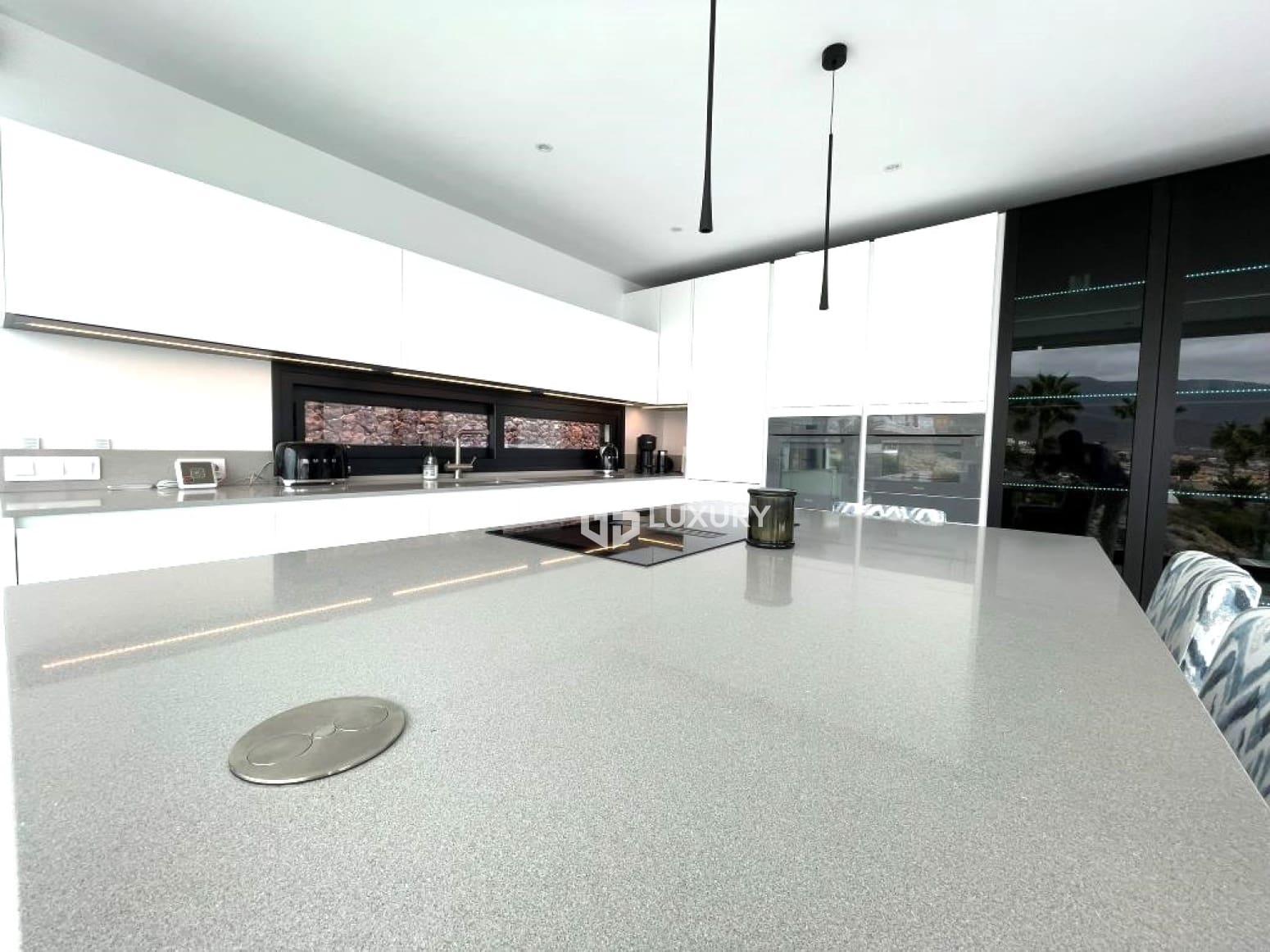 3 sovrum Villa till salu i Adeje med pool garage - 1 795 000 € (Ref: 9909687)