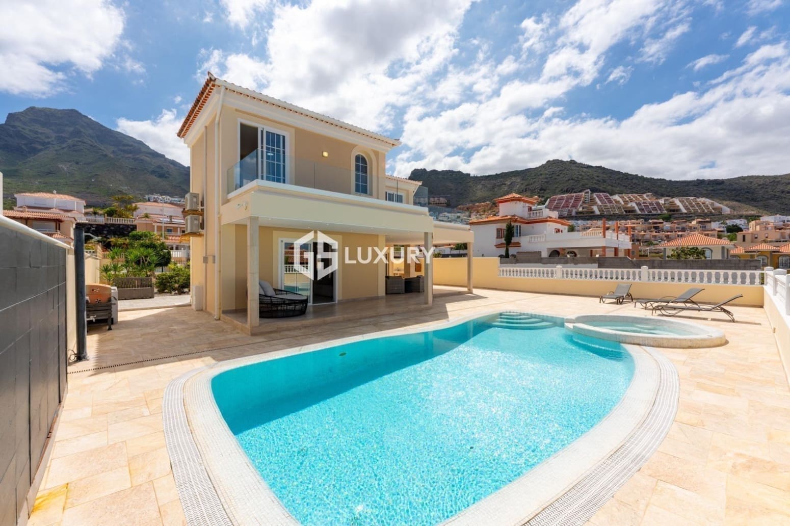Chalet de 3 habitaciones en Adeje en venta con garaje - 1.600.000 € (Ref: 9909688)