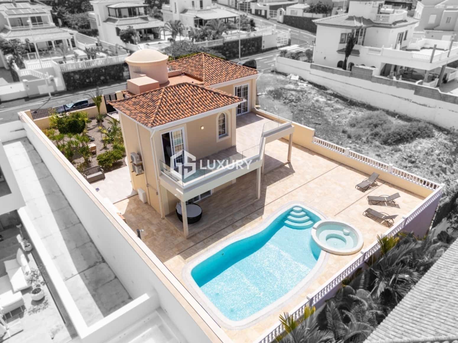 Chalet de 3 habitaciones en Adeje en venta con garaje - 1.600.000 € (Ref: 9909688)
