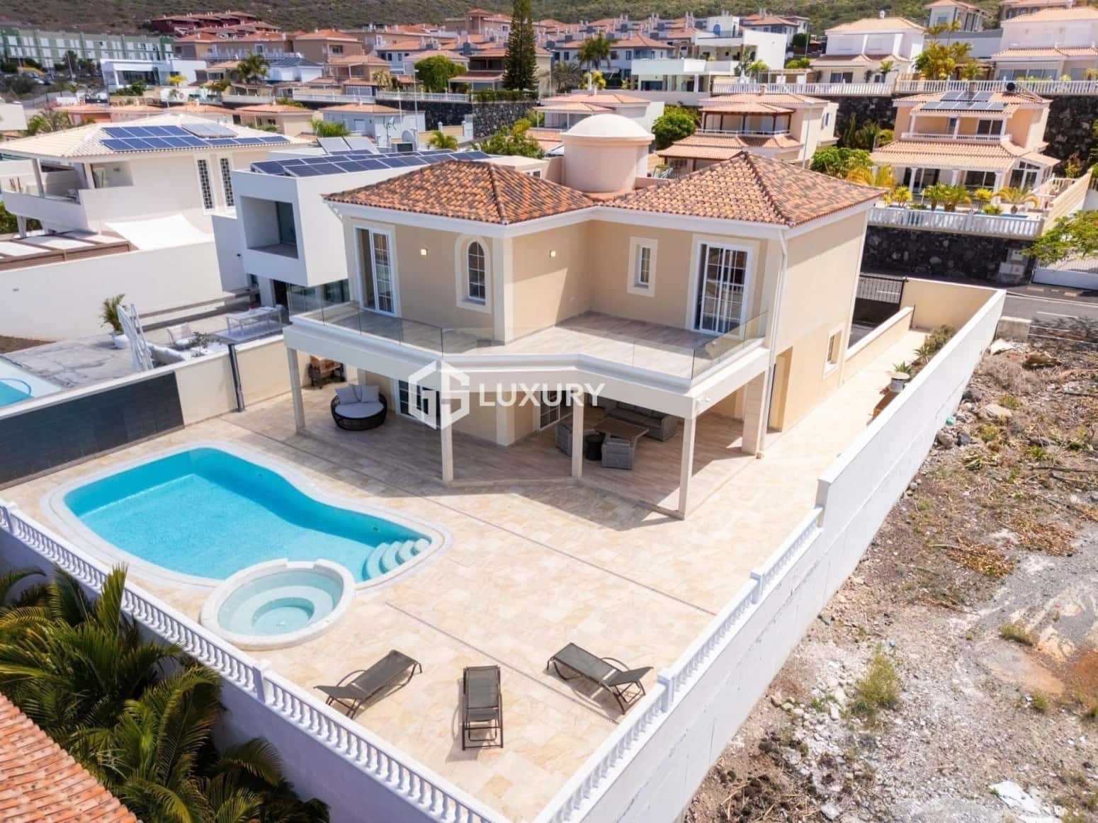 Chalet de 3 habitaciones en Adeje en venta con garaje - 1.600.000 € (Ref: 9909688)
