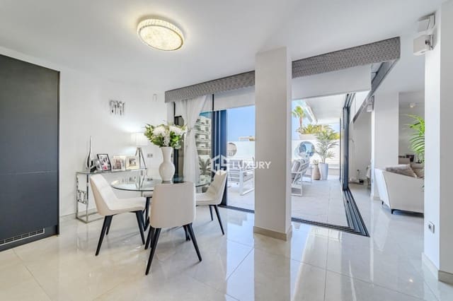 4 soverom Villa til salgs i San Eugenio Bajo, Adeje med garasje - € 2 450 000 (Ref: 9909785)