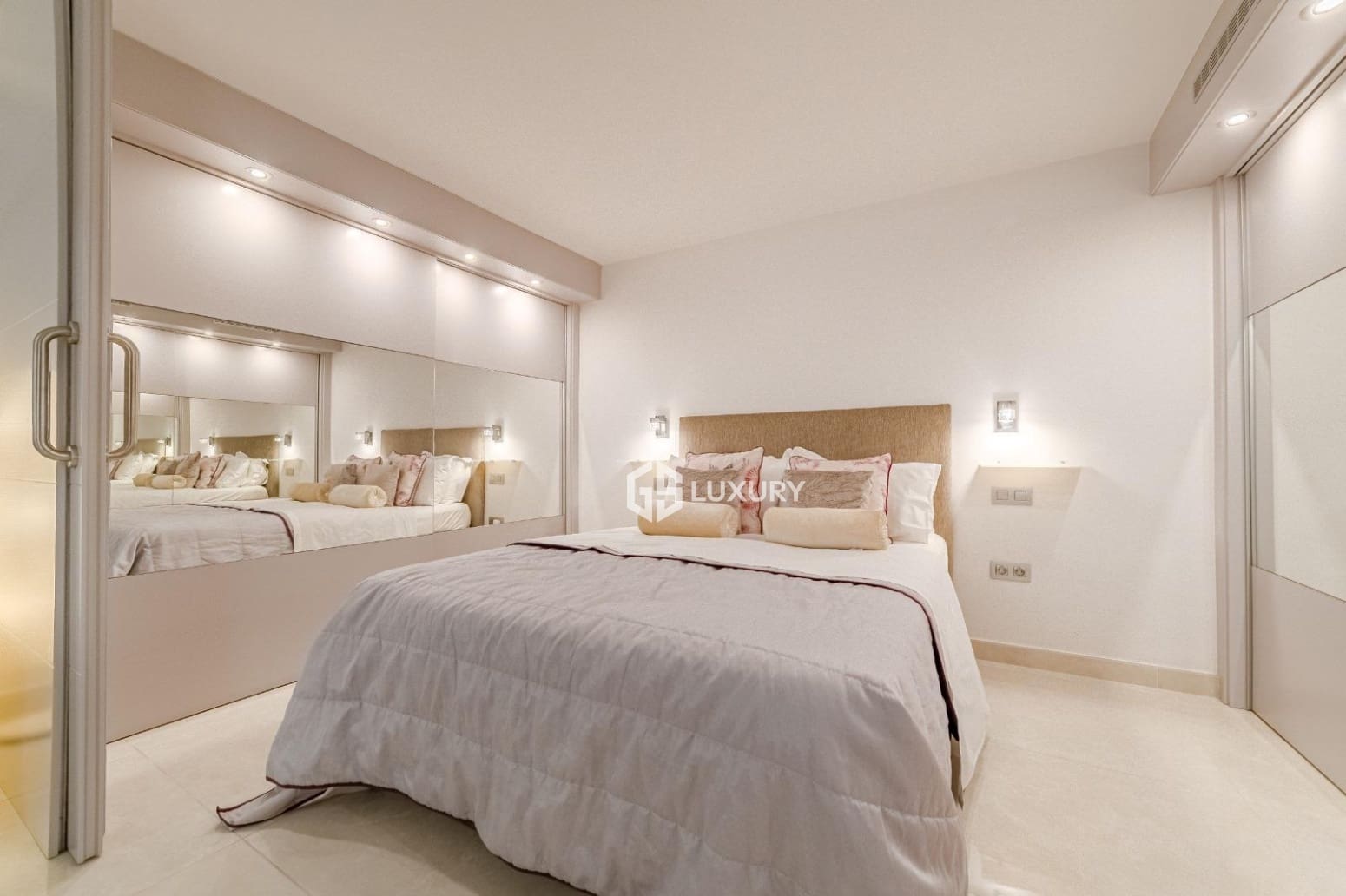 4 chambre Villa/Maison à vendre à Adeje avec garage - 2 450 000 € (Ref: 9909785)