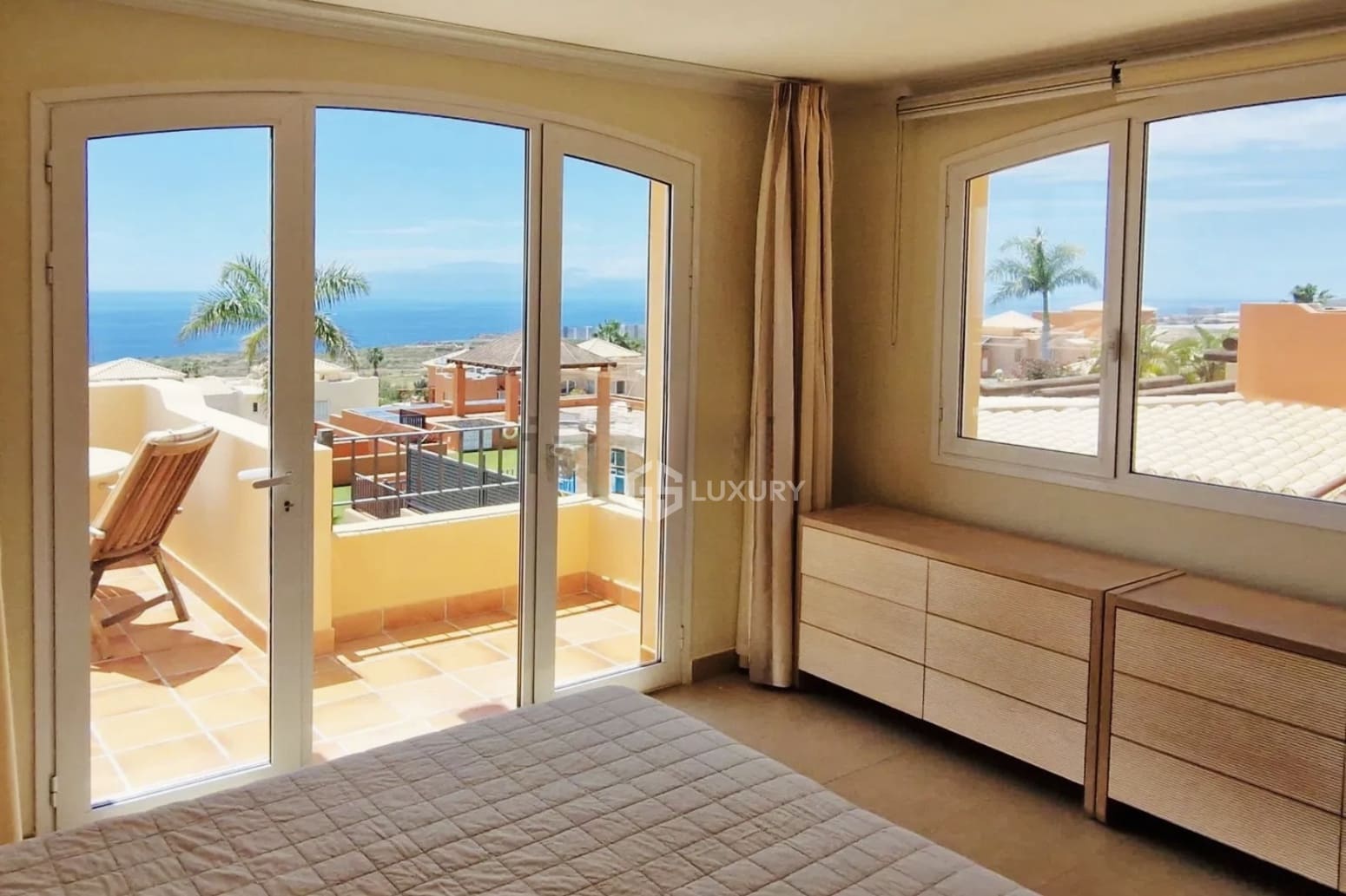 2 bedroom Villa for sale in Adeje with garage - € 1,280,000 (Ref: 9914903)