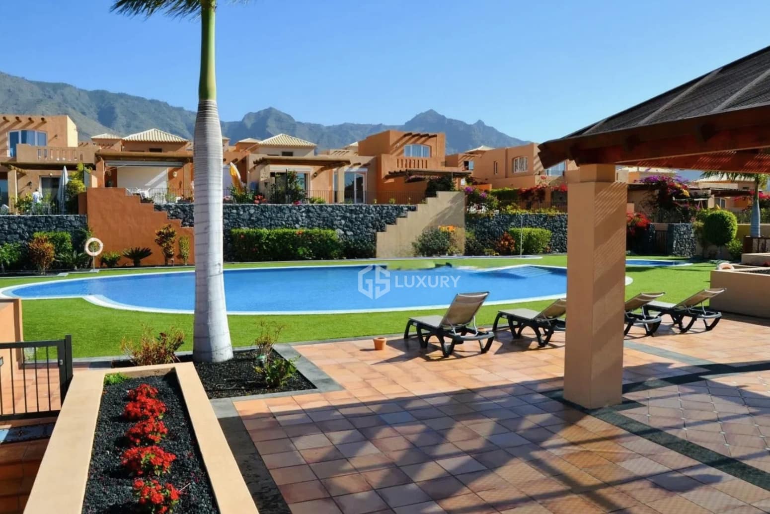 2 bedroom Villa for sale in Adeje with garage - € 1,280,000 (Ref: 9914903)