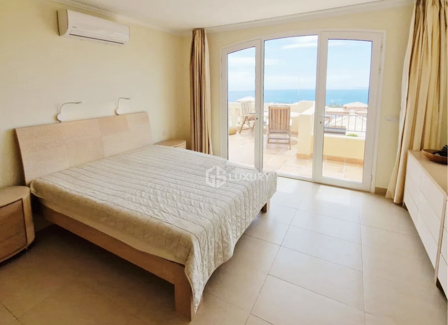 2 bedroom Villa for sale in Adeje with garage - € 1,280,000 (Ref: 9914903)