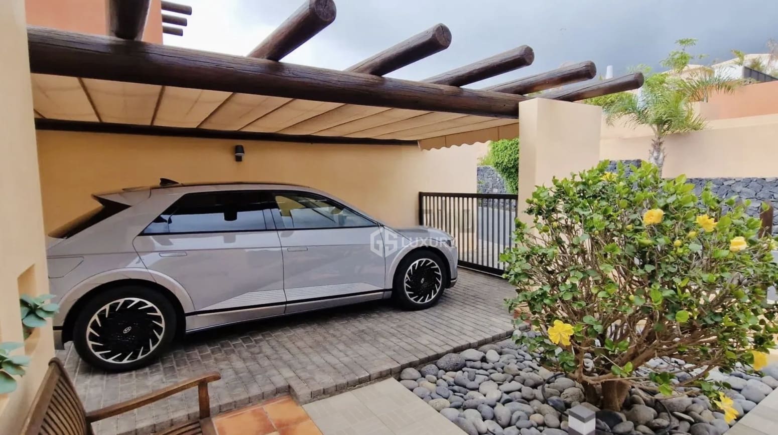 2 bedroom Villa for sale in Adeje with garage - € 1,280,000 (Ref: 9914903)