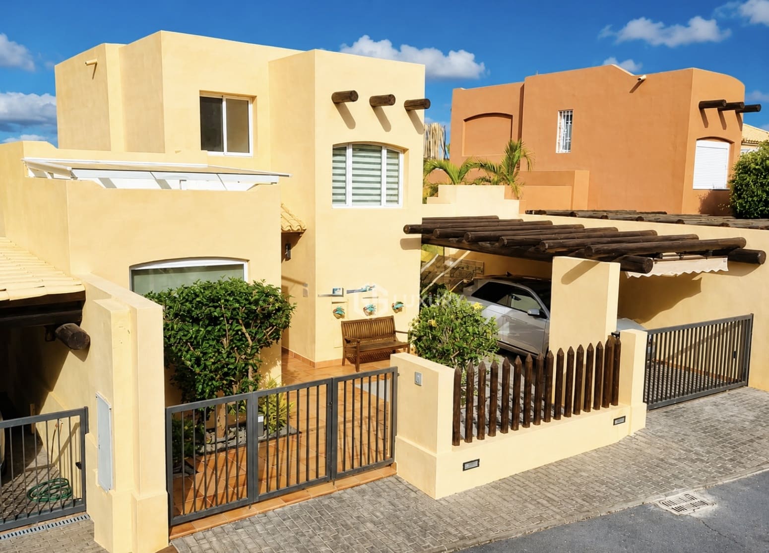2 bedroom Villa for sale in Adeje with garage - € 1,280,000 (Ref: 9914903)