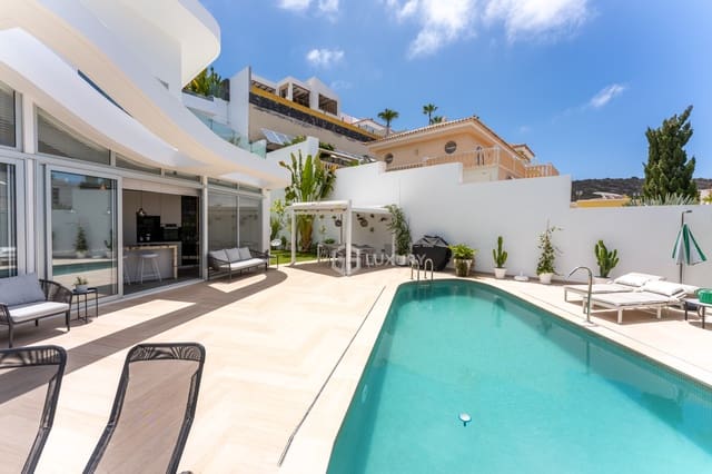 5 bedroom Villa for sale in Torviscas Centro y Alto, Adeje with pool garage - € 1,990,000 (Ref: 9914904)