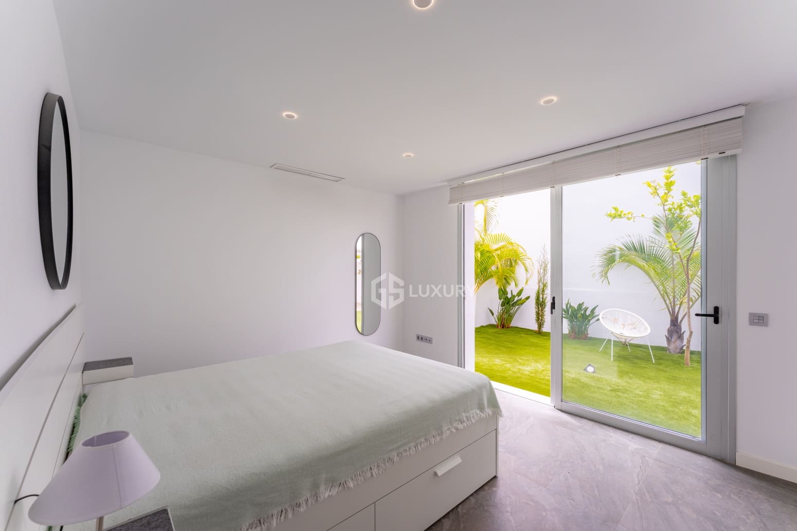 5 bedroom Villa for sale in Adeje with pool garage - € 1,990,000 (Ref: 9914904)