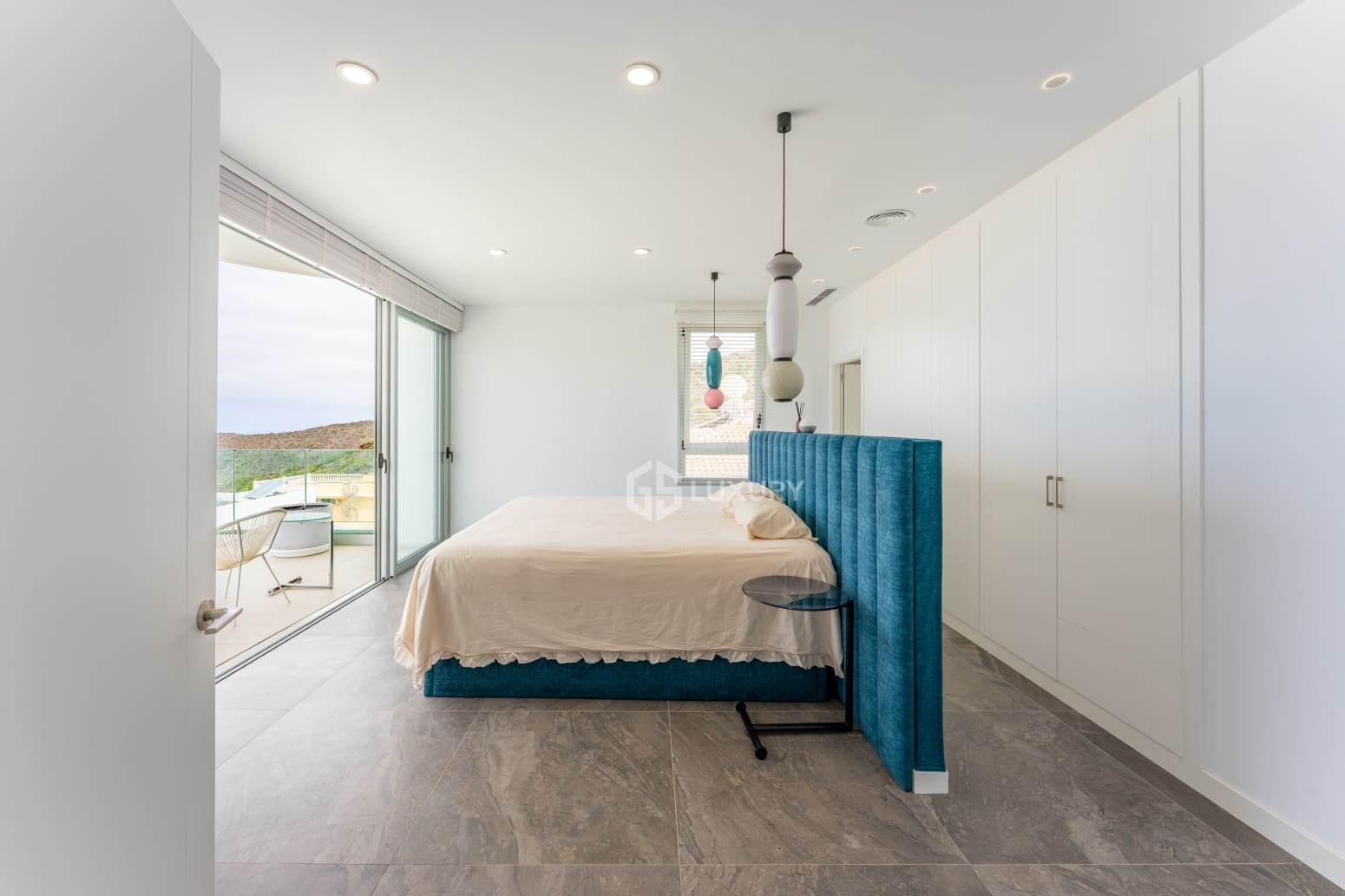 5 bedroom Villa for sale in Adeje with pool garage - € 1,990,000 (Ref: 9914904)