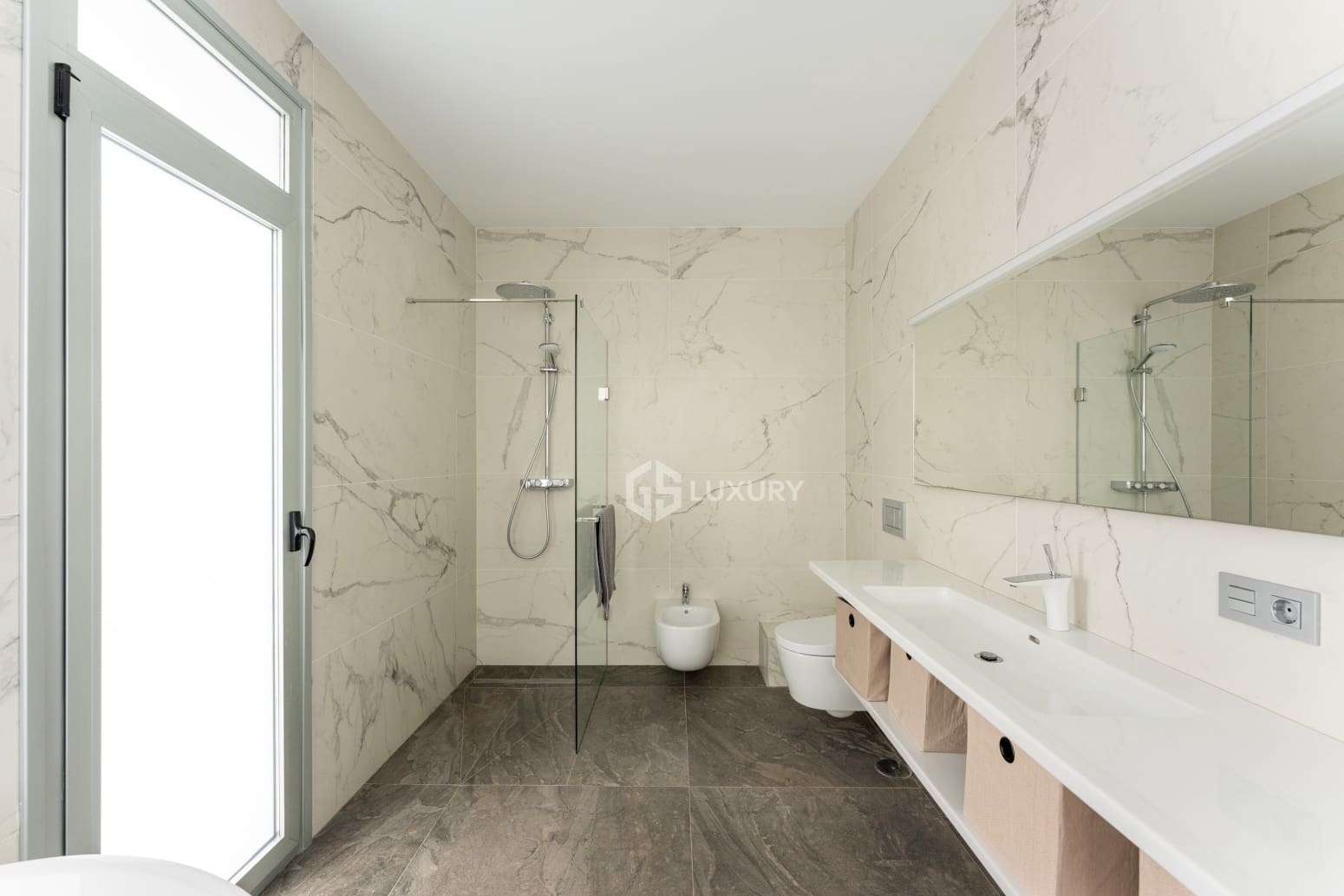 5 bedroom Villa for sale in Adeje with pool garage - € 1,990,000 (Ref: 9914904)