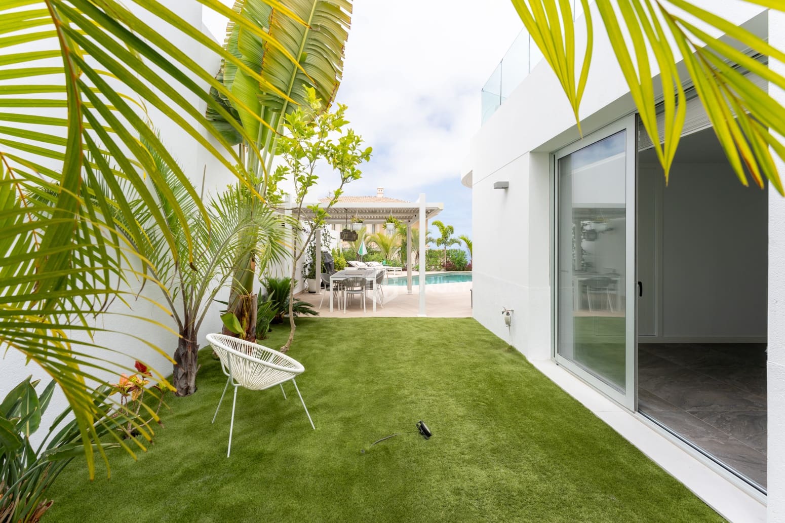 5 bedroom Villa for sale in Adeje with pool garage - € 1,990,000 (Ref: 9914904)