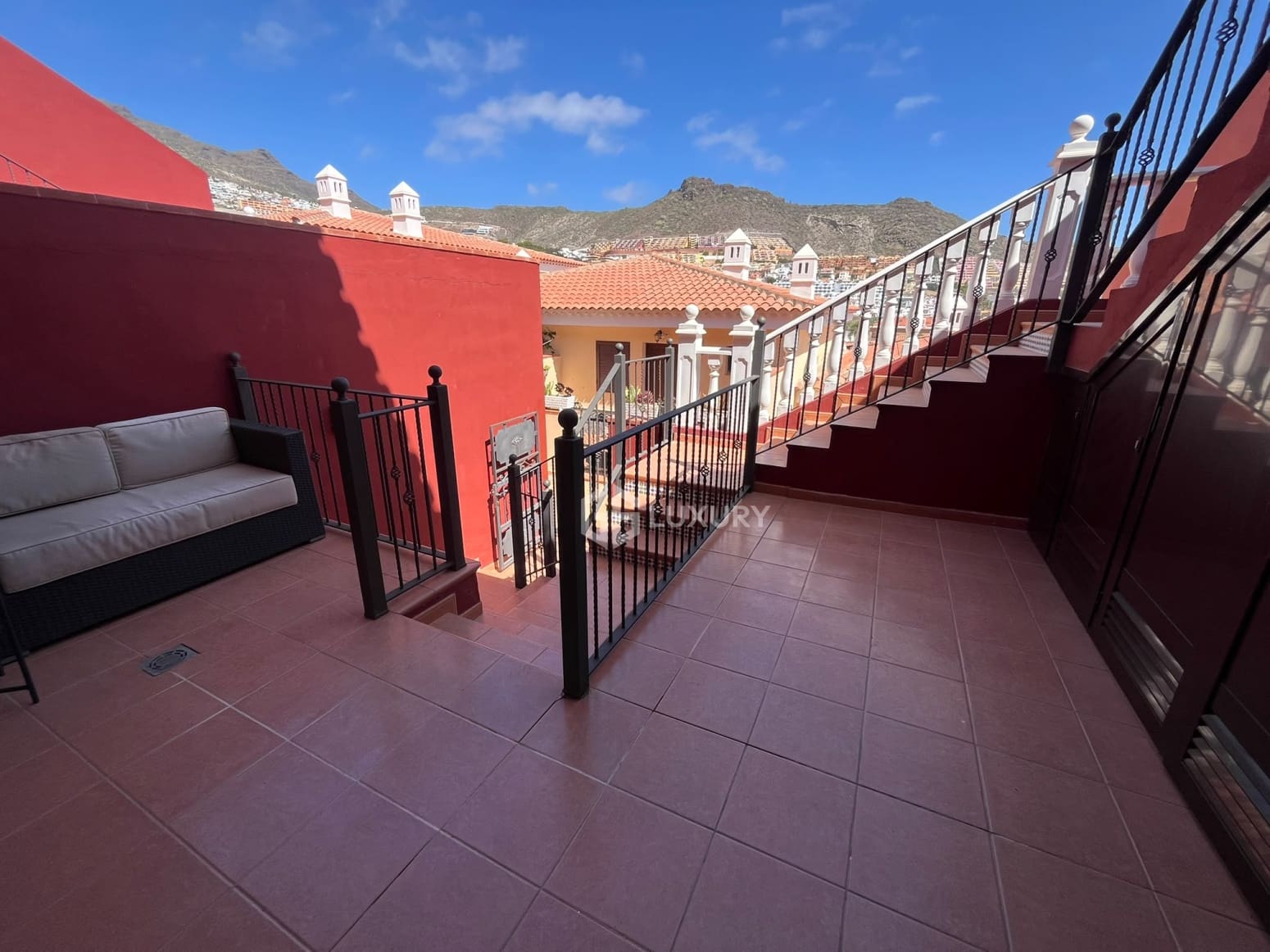 3 chambre Villa/Maison à vendre à Adeje avec garage - 469 000 € (Ref: 9918847)