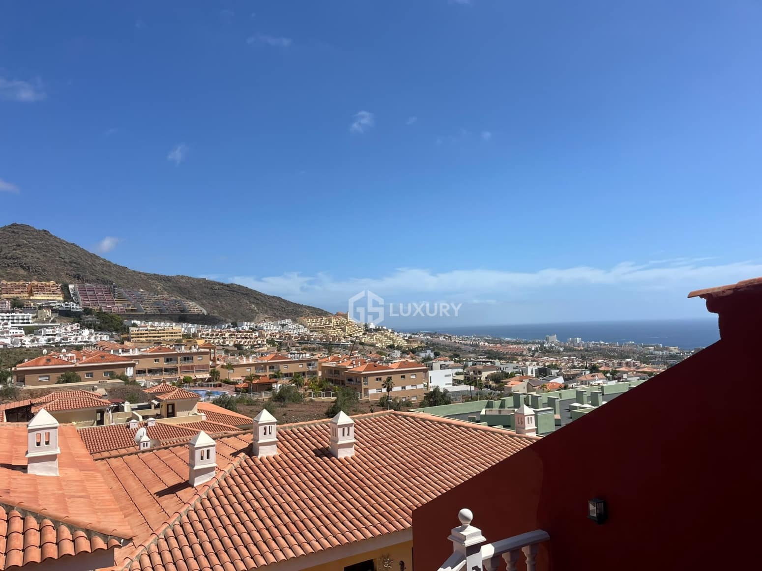 3 chambre Villa/Maison à vendre à Adeje avec garage - 469 000 € (Ref: 9918847)