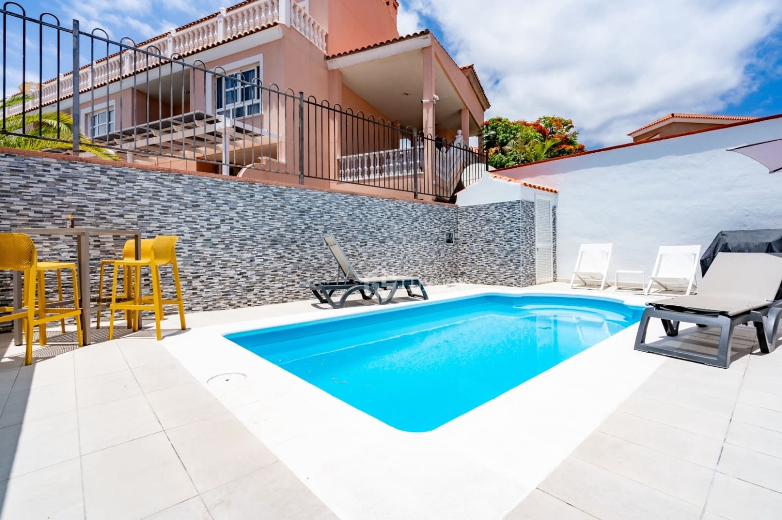 5 bedroom Villa for sale in Adeje - € 2,200,001 (Ref: 9928393)